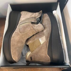 Igi & Co Women's Suede Ankle Boots In Beige With Wedge Booties Shoes Sz 41=10 US